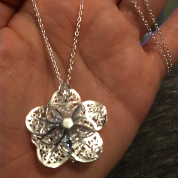 NEW!💙💎GORGEOUS 🌹ROSE🌹 NECKLACE!💎💙SILVER TONE - Picture 6 of 8